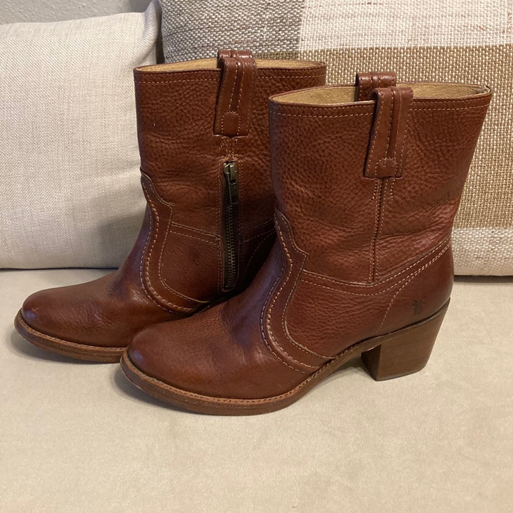 FINAL PRICE * Frye Boots 6-1/2